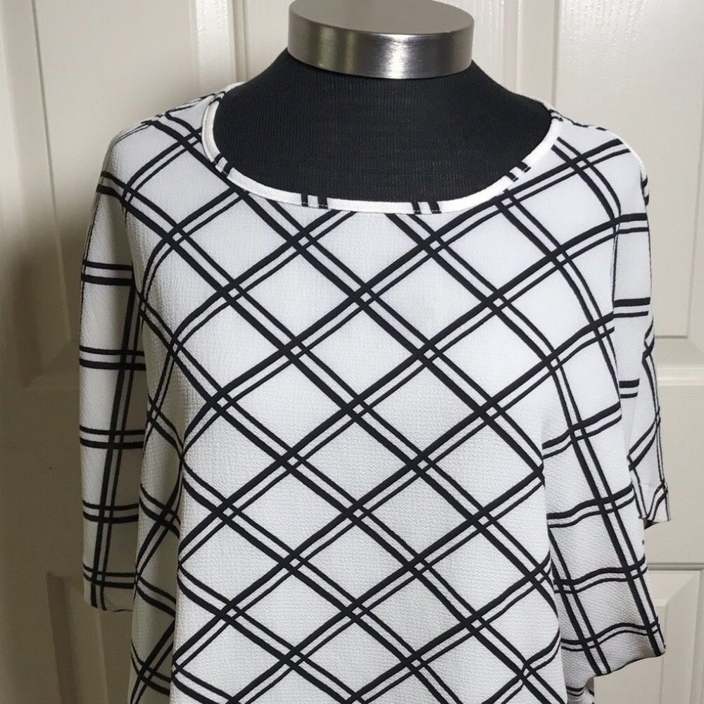 BOBEAU  Womens Black White Pattern Top SMALL